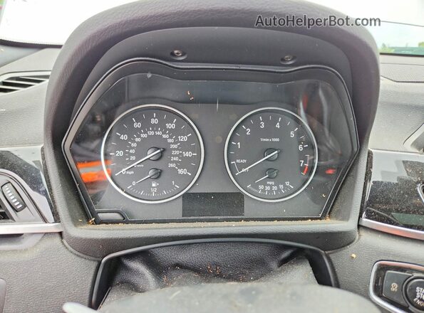 WBXHU7C31J5H42519 2018 BMW X1 White Vista de los asientos traseros