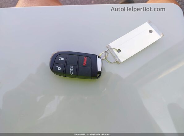 2C3CCAAG0PH706546 2023 CHRYSLER 300 Gray Vista del salpicadero
