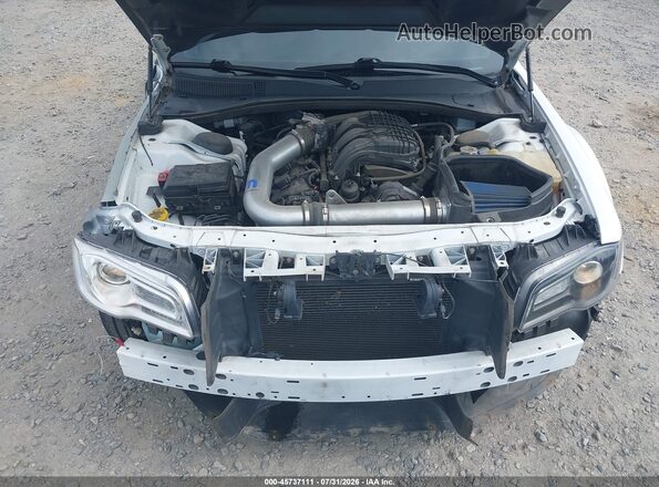 2C3CCAAG1JH249849 2018 CHRYSLER 300 White Widok z tyłu