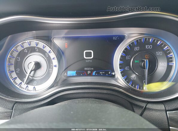 2C3CCAAG1JH249849 2018 CHRYSLER 300 White Widok tylnych siedzeń