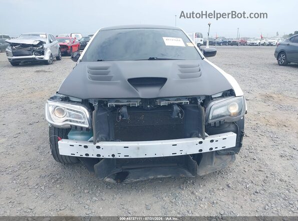 2C3CCAAG1JH249849 2018 CHRYSLER 300 White Widok wnętrza z tyłu
