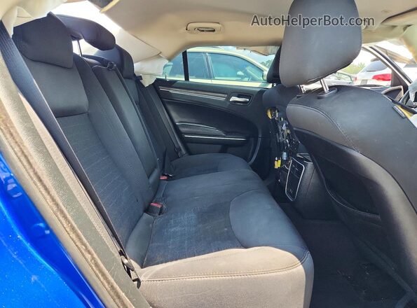 2C3CCAAG1JH275299 2018 CHRYSLER 300 Blue Vista de los asientos traseros