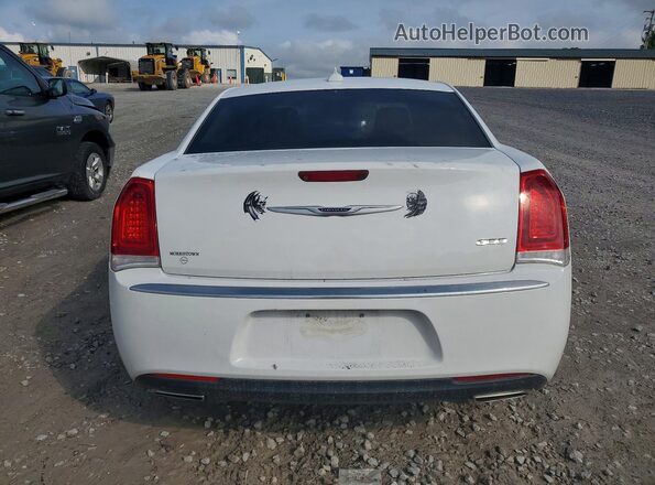 2C3CCAAG1KH668463 2019 CHRYSLER 300 White Rear view