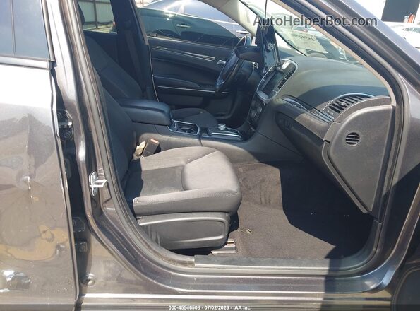 2C3CCAAG1KH746109 2019 CHRYSLER 300 Gray Front interior view