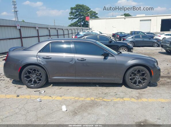 2C3CCAAG1KH746109 2019 CHRYSLER 300 Gray Rear interior view