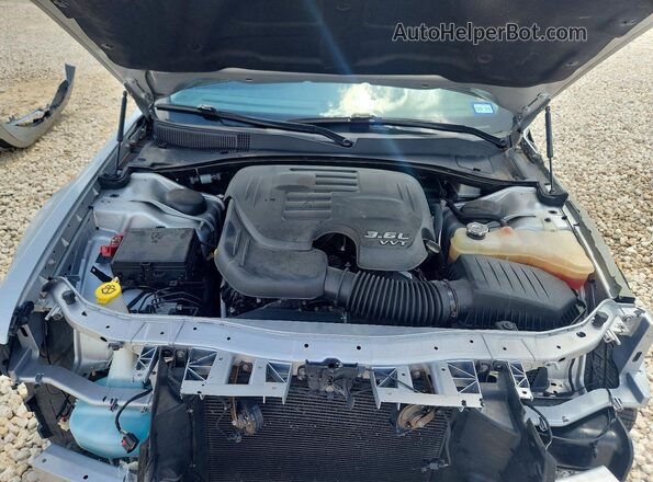 2C3CCAAG1LH239406 2020 CHRYSLER 300 Silver Rear interior view