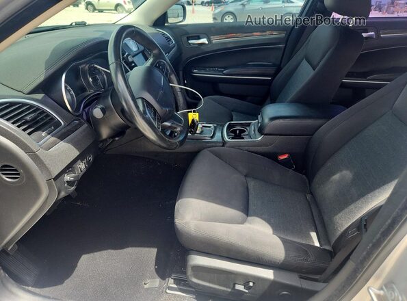 2C3CCAAG1LH239406 2020 CHRYSLER 300 Silver Front interior view