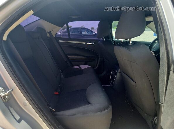 2C3CCAAG1LH239406 2020 CHRYSLER 300 Silver Rear seats view