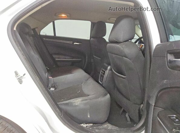 2C3CCAAG1NH107572 2022 CHRYSLER 300 White Rear seats view
