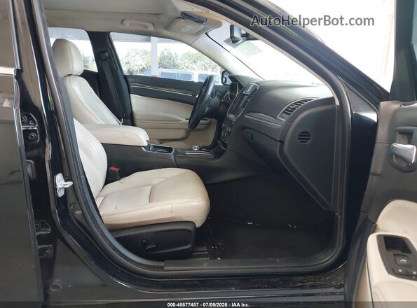 2C3CCAAG2JH154359 2018 CHRYSLER 300 Черный Вид салона спереди