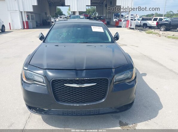 2C3CCAAG2JH154359 2018 CHRYSLER 300 Черный Вид задней части салона