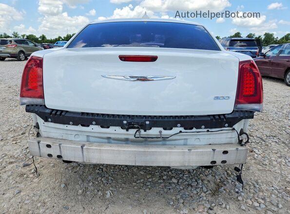 2C3CCAAG2JH320959 2018 CHRYSLER 300 White უკანა ხედი