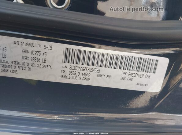 2C3CCAAG2KH654555 2019 CHRYSLER 300 Black ძრავის განყოფილების ხედი