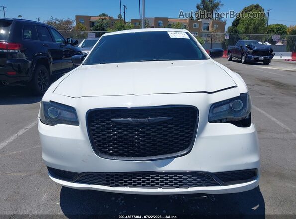 2C3CCAAG2LH160312 2020 CHRYSLER 300 White Widok wnętrza z tyłu
