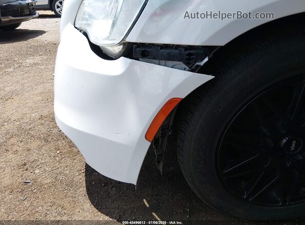 2C3CCAAG3HH637336 2017 CHRYSLER 300 Белый Вид спереди