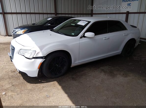 2C3CCAAG3HH637336 2017 CHRYSLER 300 Белый Передняя левая четверть