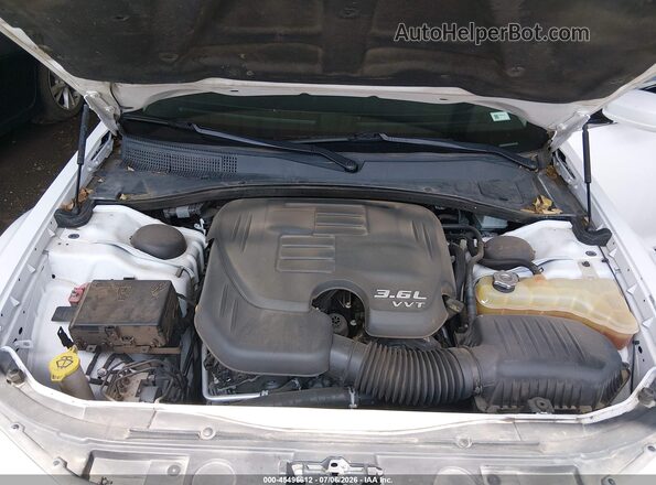 2C3CCAAG3HH637336 2017 CHRYSLER 300 Белый Вид сзади