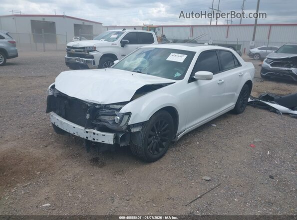2C3CCAAG3HH661961 2017 CHRYSLER 300 Белый Передняя левая четверть