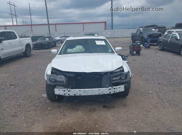 2C3CCAAG3HH661961 2017 CHRYSLER 300 Белый Вид щитка приборов