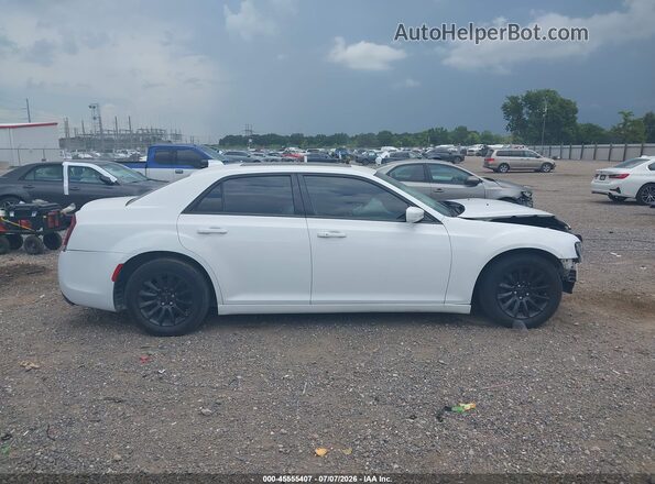 2C3CCAAG3HH661961 2017 CHRYSLER 300 Белый Вид задней части салона