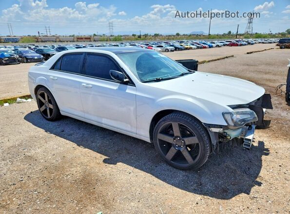 2C3CCAAG3JH302065 2018 CHRYSLER 300 Белый Передняя правая четверть