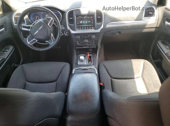 2C3CCAAG3JH320193 2018 CHRYSLER 300 Бордовый Вид панели приборов