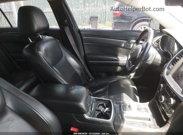 2C3CCAAG4GH229734 2016 CHRYSLER 300 Красный Вид салона спереди
