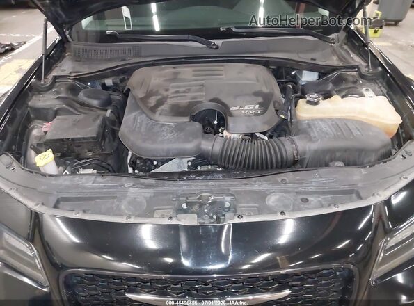 2C3CCAAG4JH275586 2018 CHRYSLER 300 Black უკანა ხედი