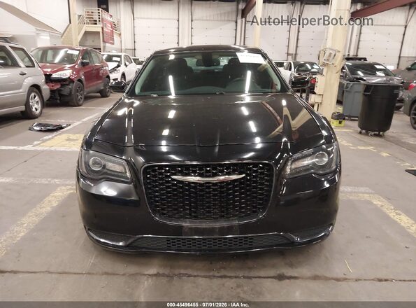 2C3CCAAG4JH275586 2018 CHRYSLER 300 Black ხელსაწყოთა პანელის ხედი