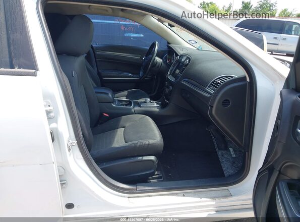 2C3CCAAG4JH291884 2018 CHRYSLER 300 White Vista interior delantera