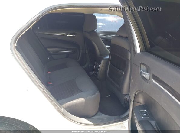 2C3CCAAG4JH291884 2018 CHRYSLER 300 White Vista de la etiqueta del VIN