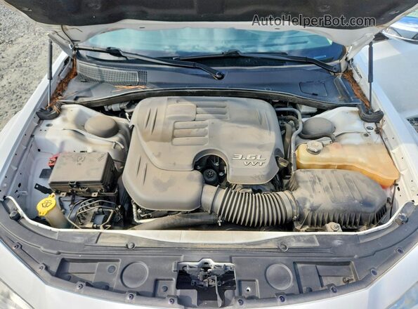 2C3CCAAG4KH733189 2019 CHRYSLER 300 White Սալոնի հետևի տեսք
