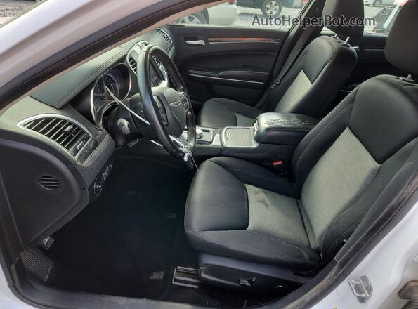 2C3CCAAG4KH733189 2019 CHRYSLER 300 White Սալոնի դիմացի տեսք