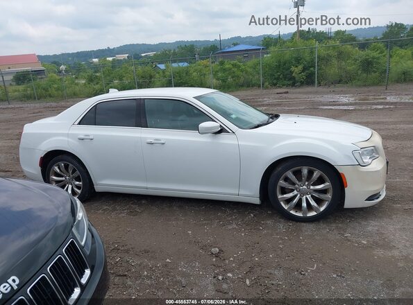 2C3CCAAG5GH343774 2016 CHRYSLER 300 White Вид задньої частини салону