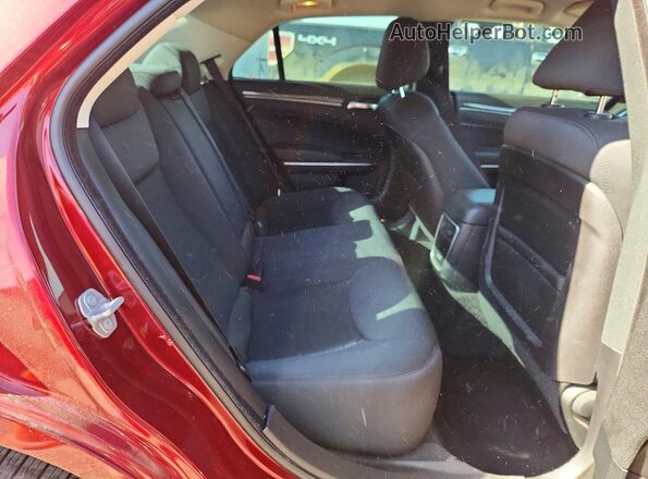 2C3CCAAG5JH282059 2018 CHRYSLER 300 Burgundy Vista de los asientos traseros