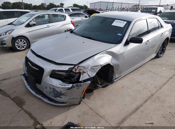 2C3CCAAG5KH610534 2019 CHRYSLER 300 Серебряный Передняя левая четверть