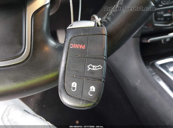 2C3CCAAG5KH610534 2019 CHRYSLER 300 Серебряный Вид панели приборов