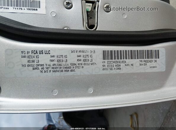 2C3CCAAG5KH610534 2019 CHRYSLER 300 Серебряный Вид подкапотного пространства