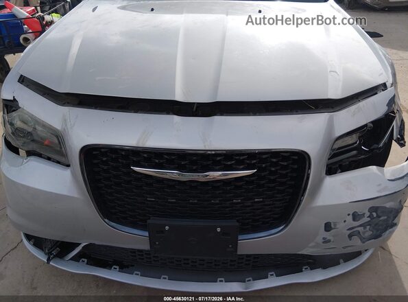 2C3CCAAG5KH610534 2019 CHRYSLER 300 Серебряный Вид задней части салона