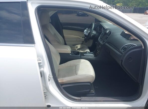 2C3CCAAG5KH648197 2019 CHRYSLER 300 White Widok wnętrza z przodu