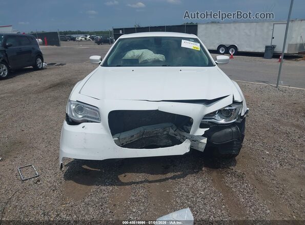 2C3CCAAG5KH648197 2019 CHRYSLER 300 White Widok zestawu wskaźników