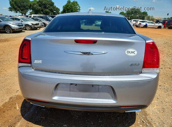 2C3CCAAG6JH190300 2018 CHRYSLER 300 Silver უკანა ხედი