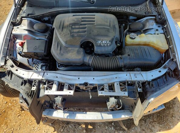 2C3CCAAG6JH190300 2018 CHRYSLER 300 Silver უკანა სალონის ხედი