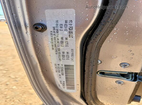 2C3CCAAG6JH190300 2018 CHRYSLER 300 Silver ძრავის განყოფილების ხედი