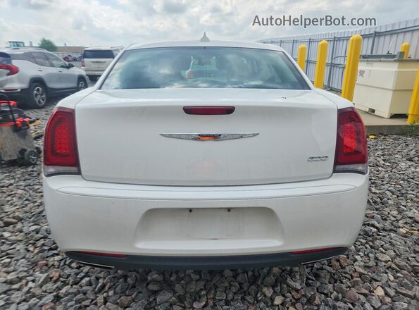 2C3CCAAG6JH320978 2018 CHRYSLER 300 White Widok z tyłu