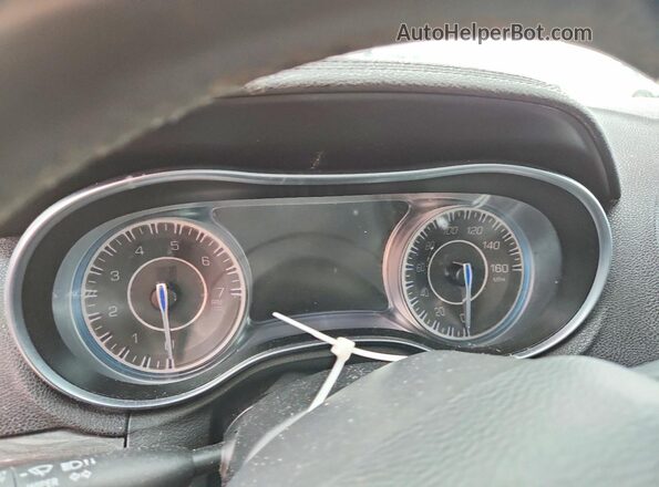 2C3CCAAG7HH585659 2017 CHRYSLER 300 White Widok zestawu wskaźników
