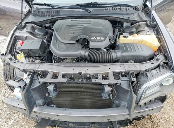 2C3CCAAG7JH308192 2018 CHRYSLER 300 Charcoal Rear interior view