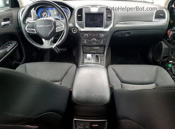 2C3CCAAG7JH308192 2018 CHRYSLER 300 Charcoal Dashboard view