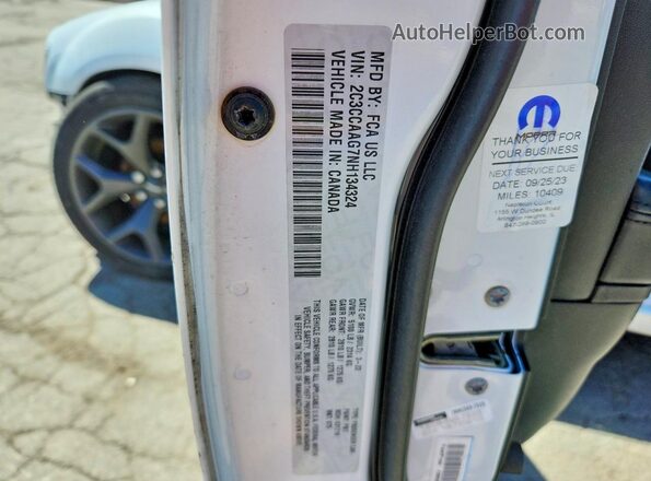 2C3CCAAG7NH134324 2022 CHRYSLER 300 White ძრავის განყოფილების ხედი