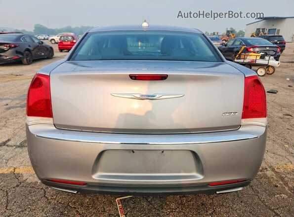 2C3CCAAG8HH662300 2017 CHRYSLER 300 Silver უკანა ხედი